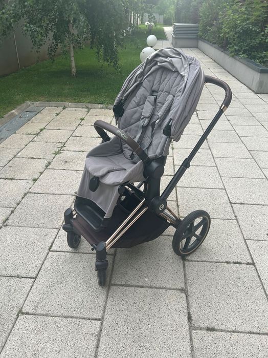 Vând Carucior 3 in 1 pentru copii Cybex Priam Platinum, cu landou si scoica, Mirage Grey cu cadru Rosegold- predare B și IF