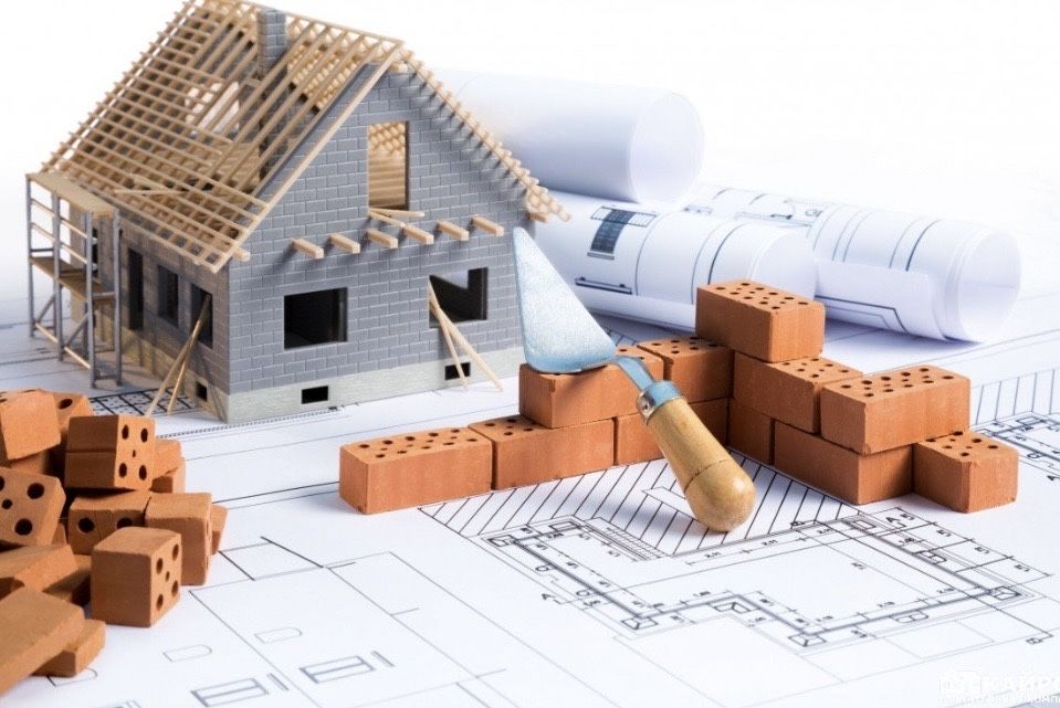 Опытная бригада строителей: от фундамента до отделки