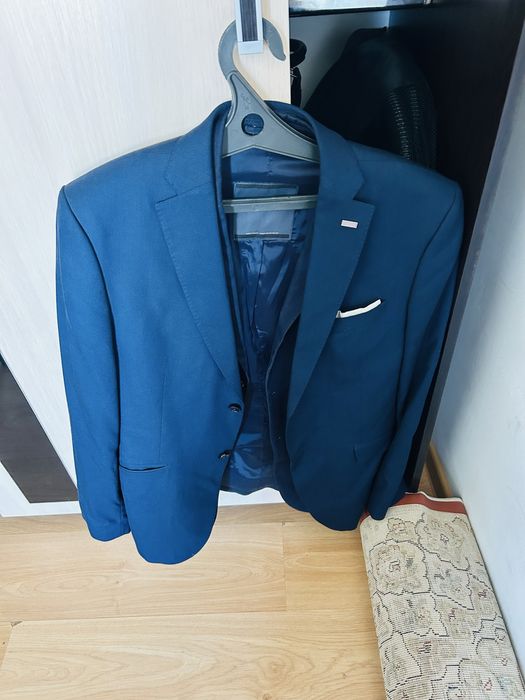 Костюмы и пиджаки