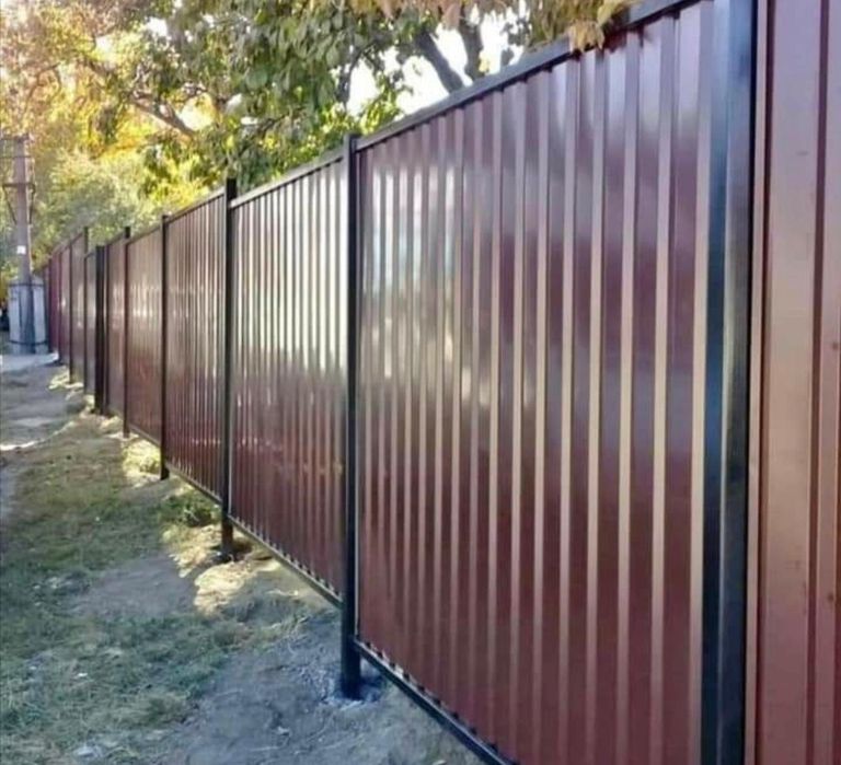 Vând garduri din sipca metalica sau panouri bordurate