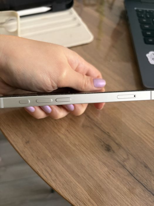 Iphone 16 e  128 гб sim+E-sim