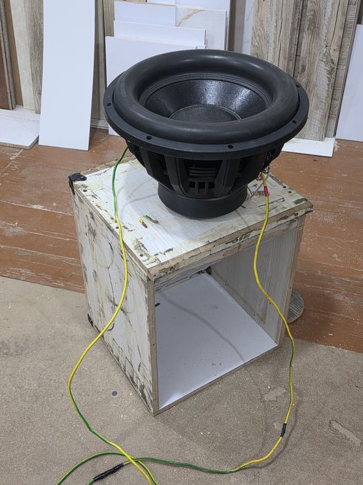 Сабвуфер для машины