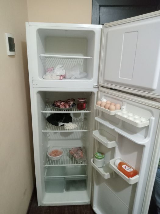 Холодильник сотилади