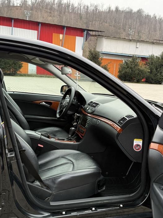 Vând Mercedes-Benz E class