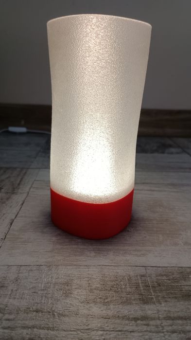 3D Принтирана настолна лампа