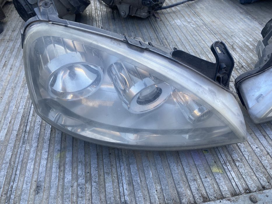 Faruri St/Dr Opel Corssa C Facelift pret 200 lei buc