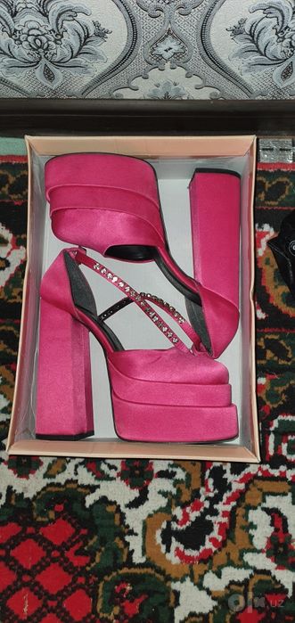 Versace oyoq kiyim
