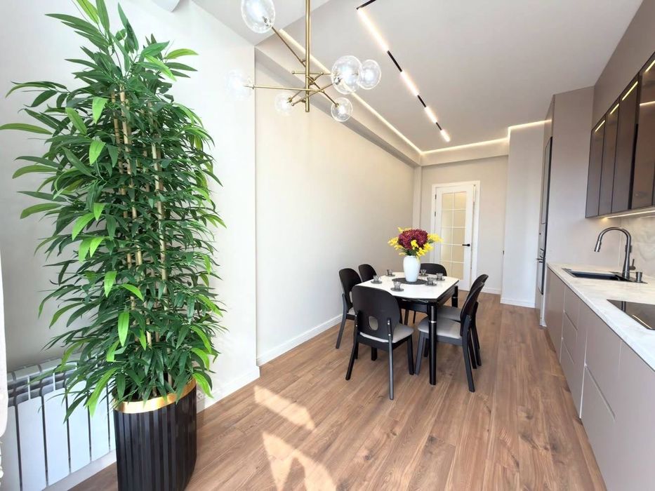 Сдам СРОЧНО  роскошную 3х ком кв-ру в ЖК NRG Oybek ор-р метро Айбек Р5