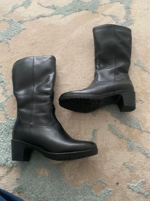 Продам сапоги новые