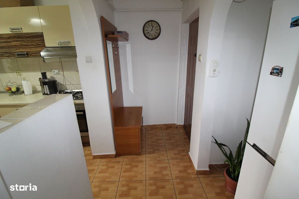 Vând apartament 2 camere în Hunedoara, Dunărea-Str. Cerbului, parter..