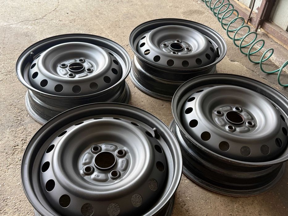 Vand 4 jante tabla pe 15" pentru toyota yaris,corola,aygo si hyundai i20 500ron toate