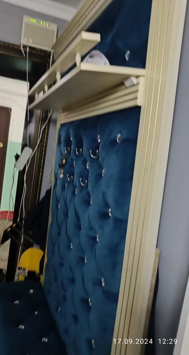 Прадаётся проходной шкаф