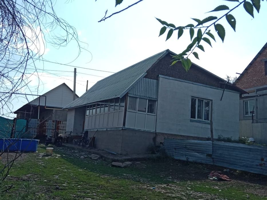 Шағын ғана времянка сатылады үлкен қорасымен