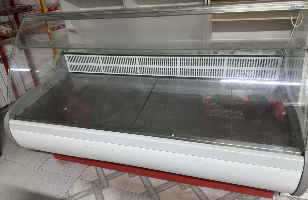 Продам холодильную витрину