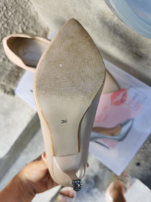 Обувки с висок ток бежови