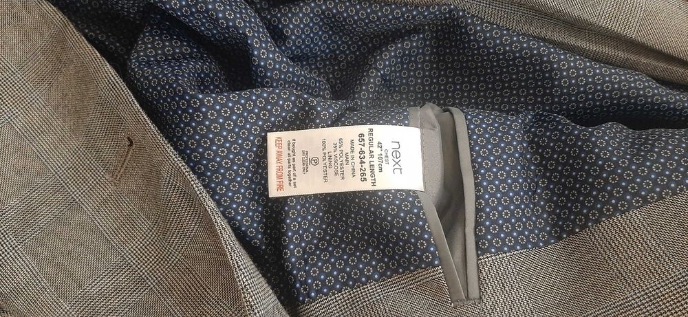 Costum barbati NEXT calitate deosebita-marimea 42R 107 cm-5 lei transp