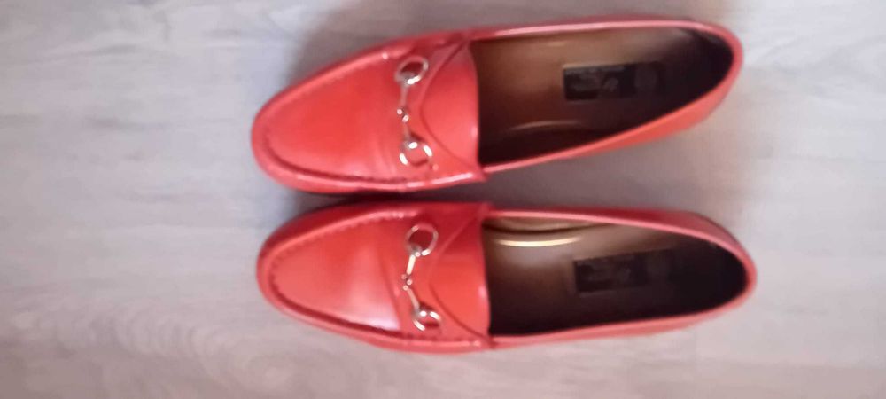 Pantofi de piele Gucci, marime 39