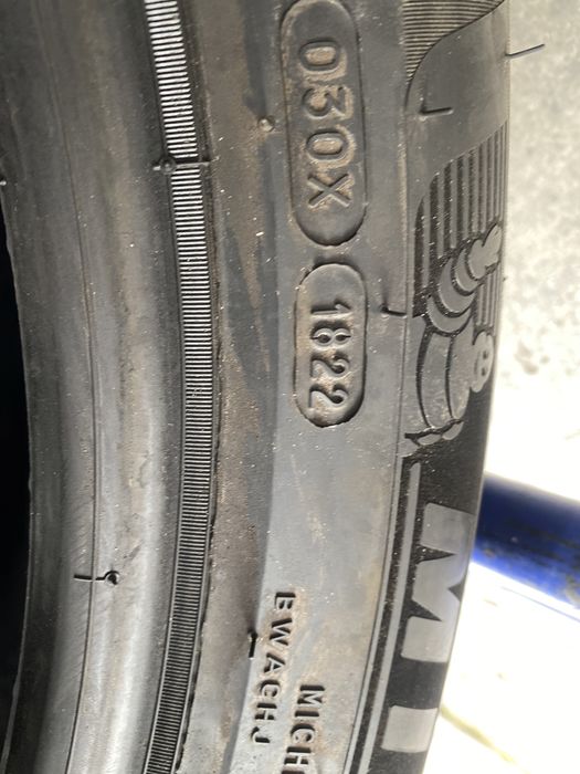 235/50/19 Michelin Vara