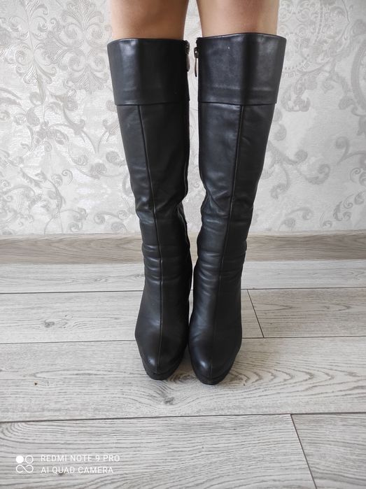 Продам сапожки женские