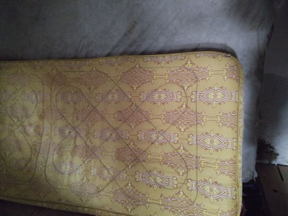 Отдам два матраса