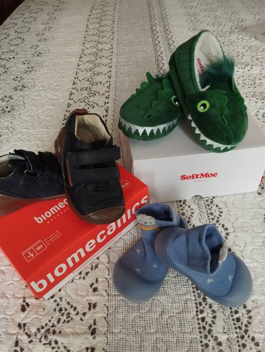 Пантофи SoftMoc и пантофки тип чорап