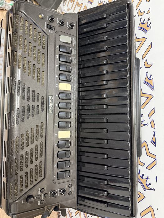 Acordeon Roland FR-7 ! Fară baterie si încarcator !