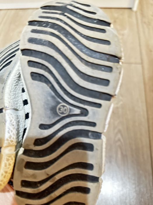 Детские кроссовки