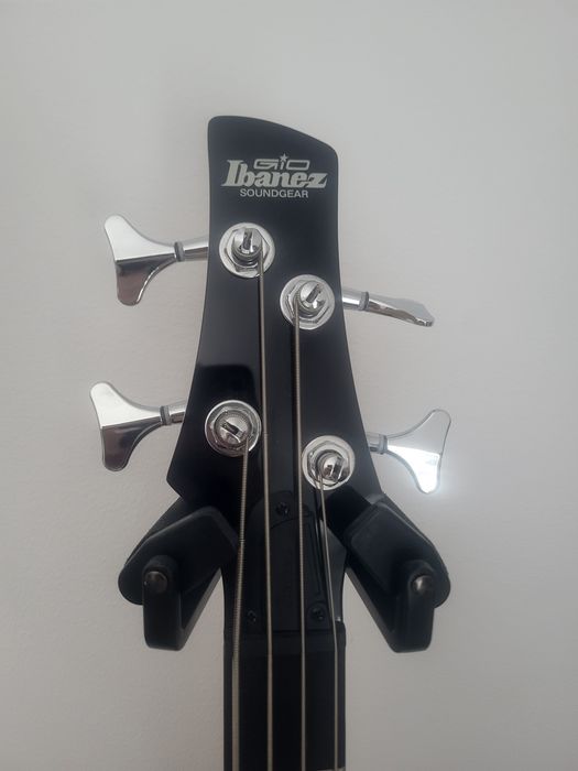 Chitară bas electrică Ibanez GSR180 Gio cu 4 corzi, finisată în culoarea Baltic Blue

Metallic.