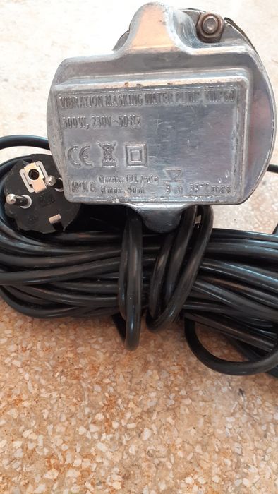 Вибрационна потопяема водна помпа