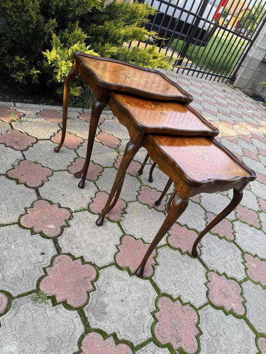 Set 3 masute deosebite din lemn cu intarsii florale