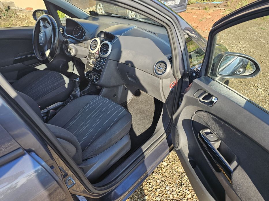 Opel corsa 1,2 benzina 2009 !