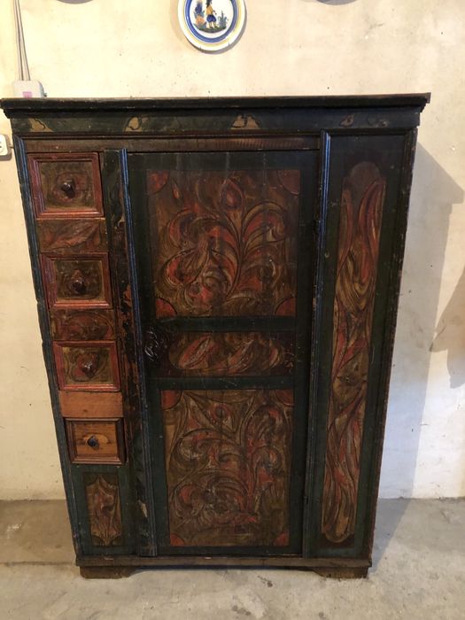 Dulap vechi de colecție