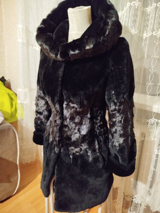 Шуба натуральная.мутон с норкой
