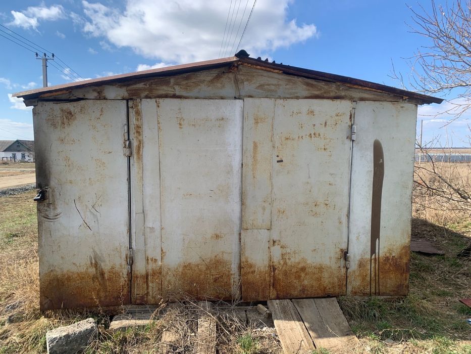 Гараж железный .