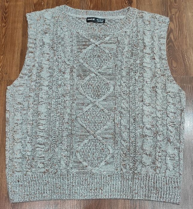 Жилетка вязаная размер S-ка фирма Shein с Америки
