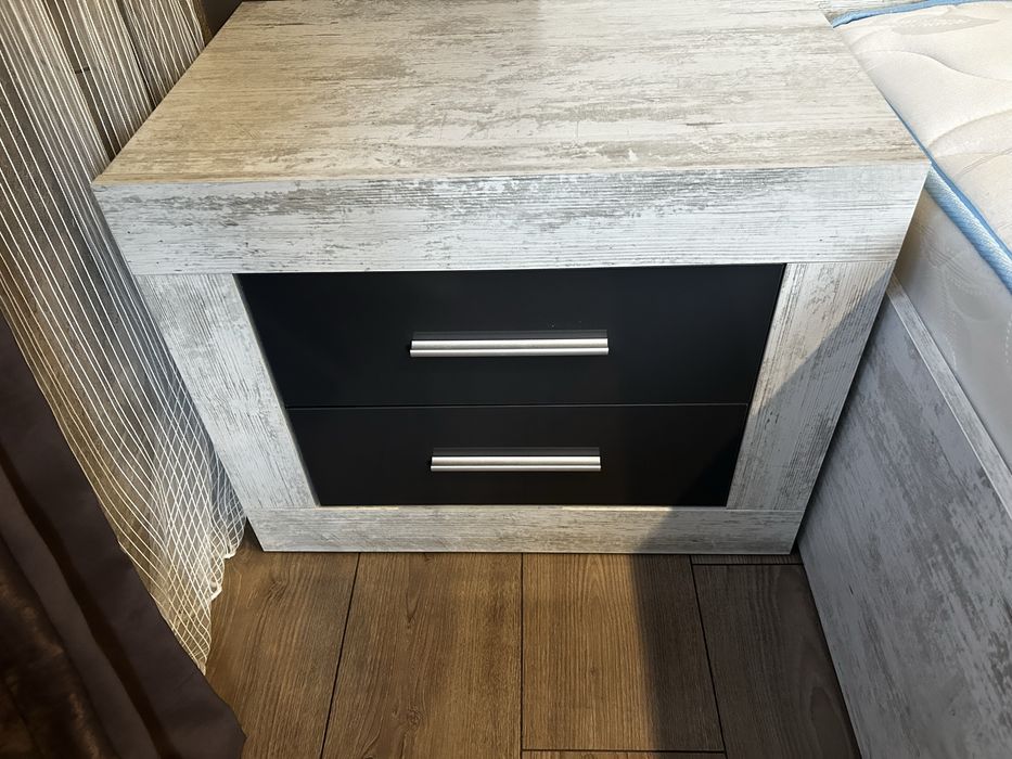 Спалня комплект с матрак, скрин и 2бр. Нощни шкафчета