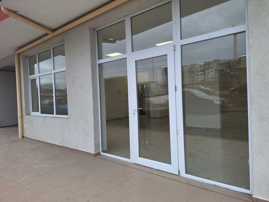 Дава се под наем Магазин в Бургас, Меден рудник - зона В - 96 кв.м за 510 € - Снимка #1