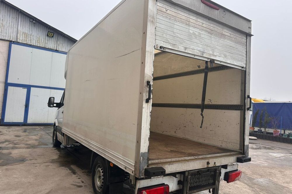 Cub Mercedes Sprinter lungime 4,1 m / lățime 2,1 m / înălțime 2,2 m