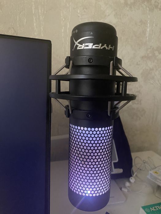 микрофн HyperX quecast s с пантографом