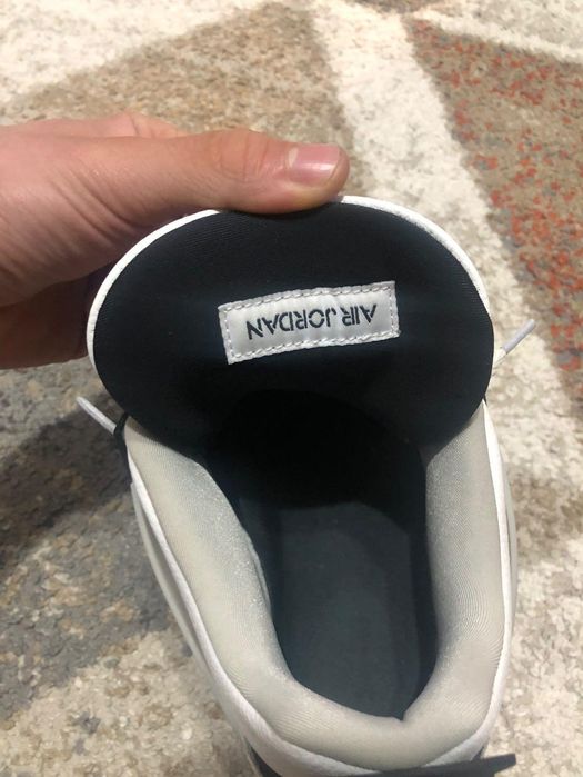 Jordan 4 Military Black Schimb/Vand