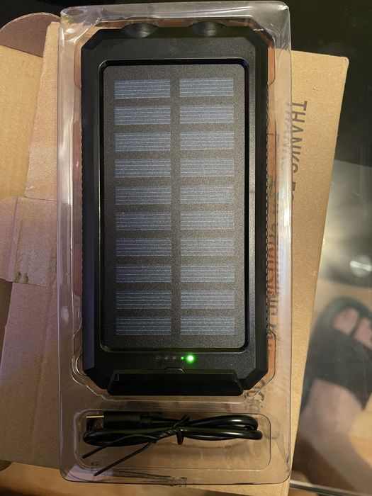 Чисто нова Соларна Външна Батерия Vikeri 26800mAh – Мощна Power Bank с двоен LED фенер