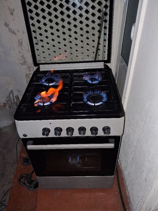 Срочно продаётся газ плита Беко