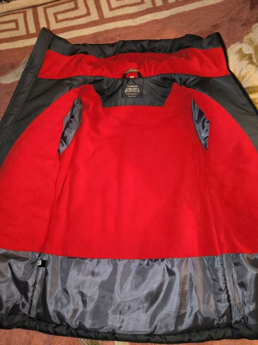 Очень тёплая куртка на мальчика