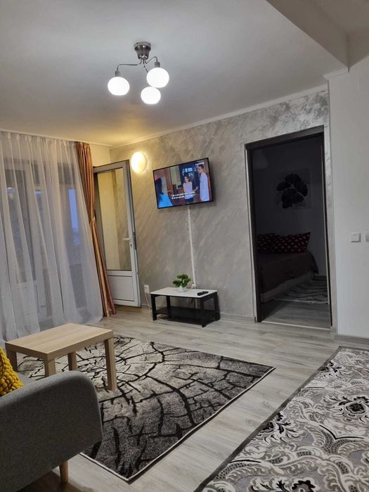 Proprietar  inchiriez  apartament renovat cu 2 camere Piata Romana