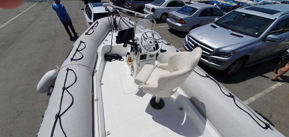 МОТОРНА ЛОДКА 5.5м.