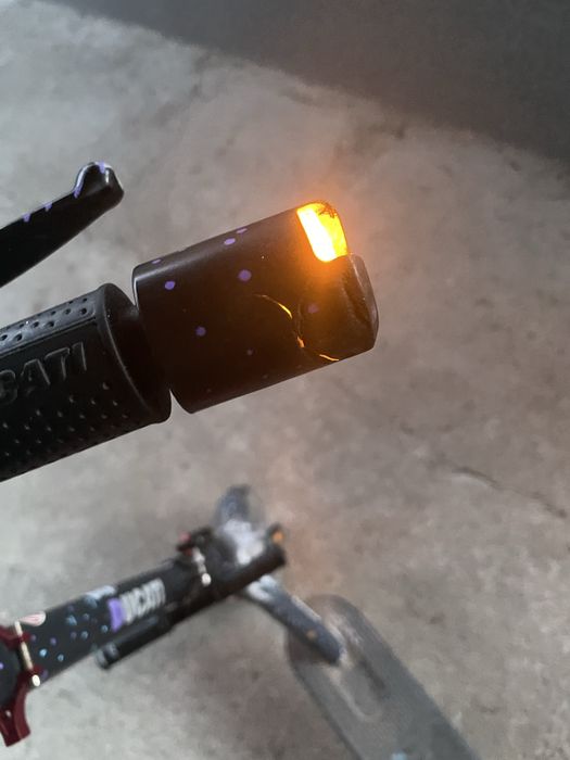 Vand sau schimb trotineta electrica ducati pro 1 evo si un ps4 slim detalli in privat