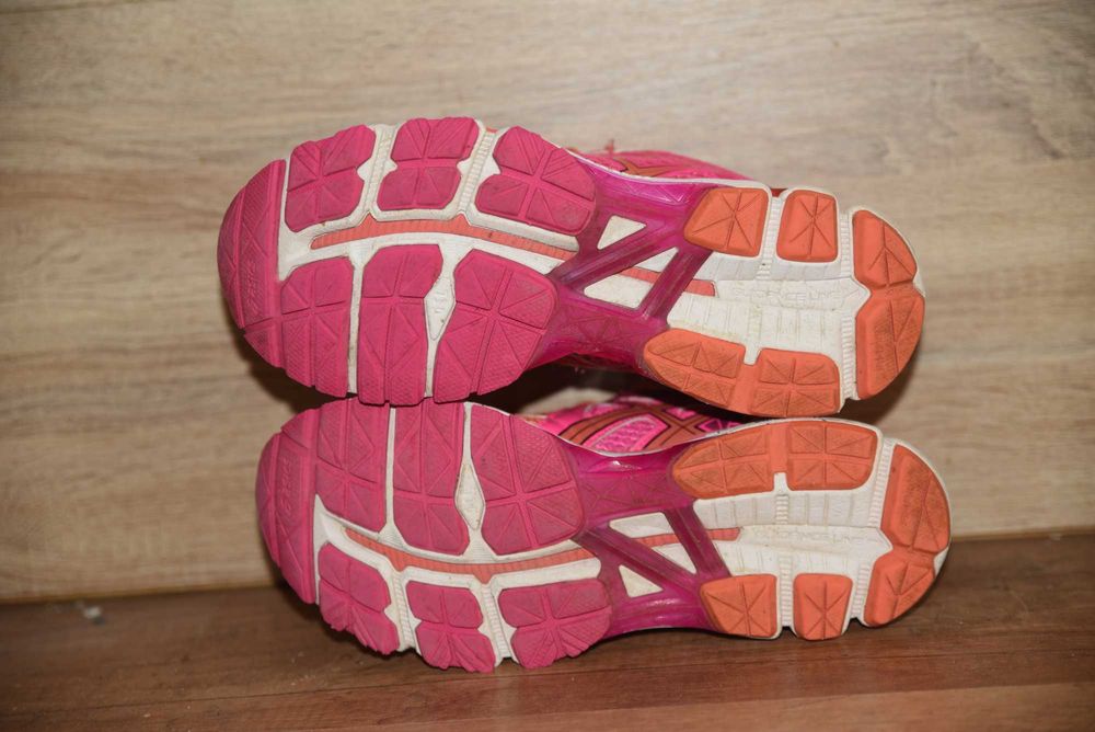 Asics GEL оригинални маратонки размер 40