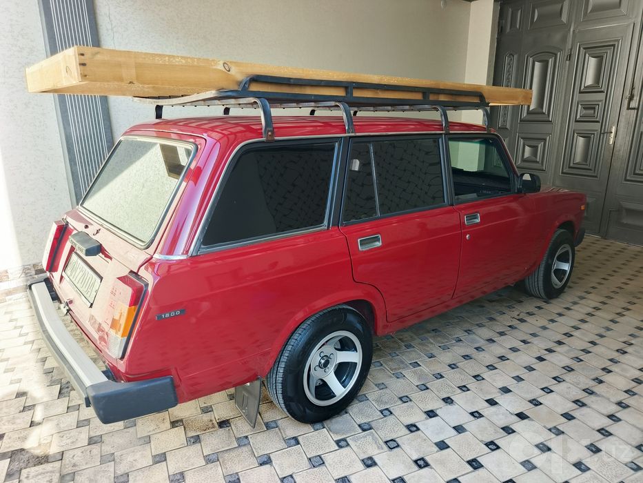 Vaz 2104 sotiladi