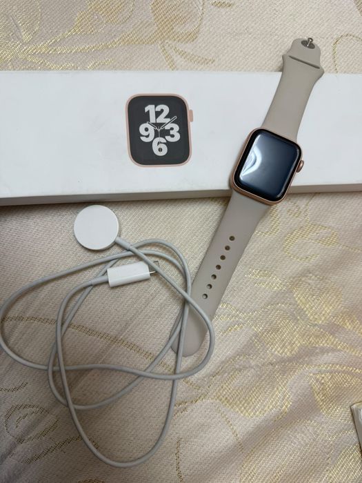 Apple Watch SE 40mm Gold