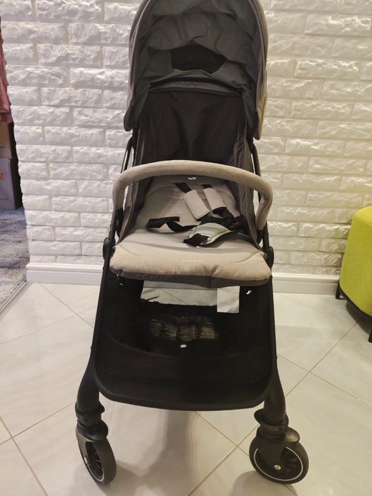 Коляска прогулочная Joie